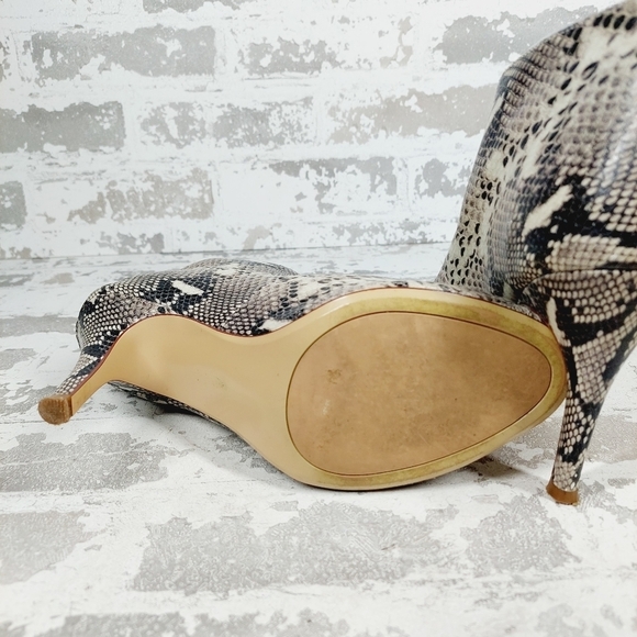 Halogen Rowen Snakeskin Print Peep Toe V Cut Slip On Ankle Bootie D233 - Picture 9 of 13